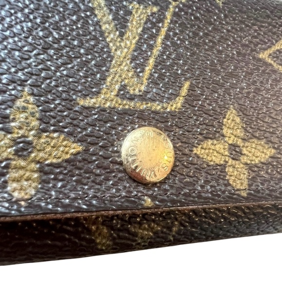 Louis Vuitton 4 Key Holder, Pre- Loved. Excellent condition! - Picture 3 of 5